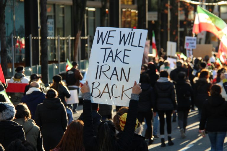 Oorlog in Iran lijkt eerder te escaleren dan te de-escaleren