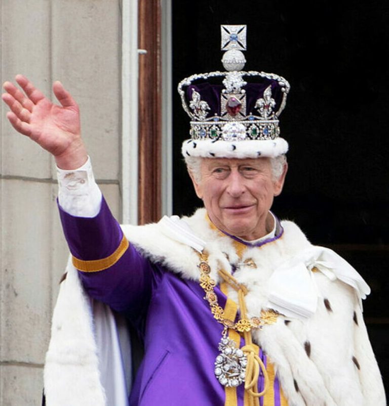 Koning Charles biedt hulp aan politie in zaak rond prins Andrew