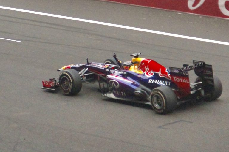 Max Verstappen uit zorgen over nieuwe F1-regels voor seizoen