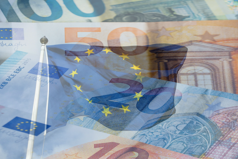 Wat krijgt een Europarlementariër echt op de rekening? Netto inkomen, vergoedingen en totale kosten